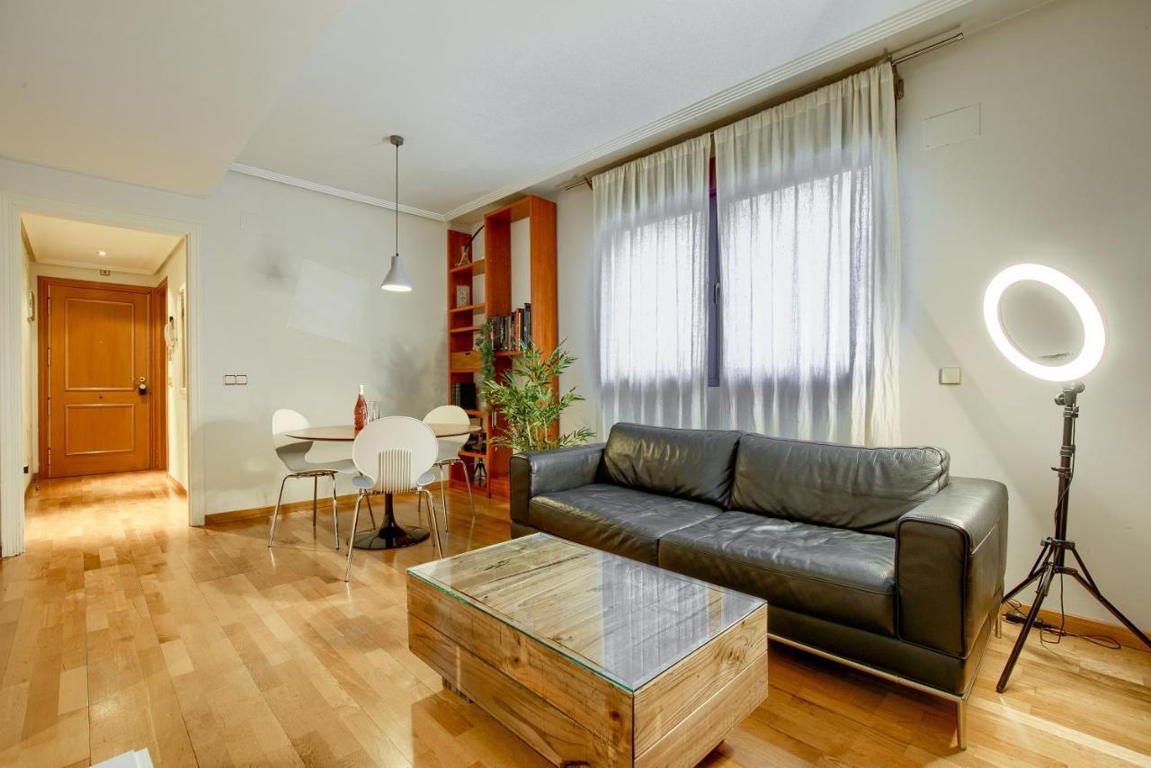 Apartamento En Chamberi Con Piscina - Lovely Apartment In The City Center With Swimming Pool Madrid Exterior photo